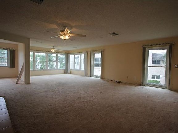 2nd image of 204 Dogwood Cir