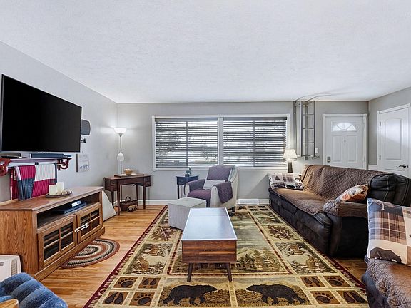 4th image of 5926 Lois Ln
