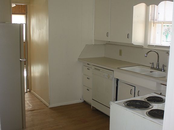 3rd image of 2214 21st St APT B