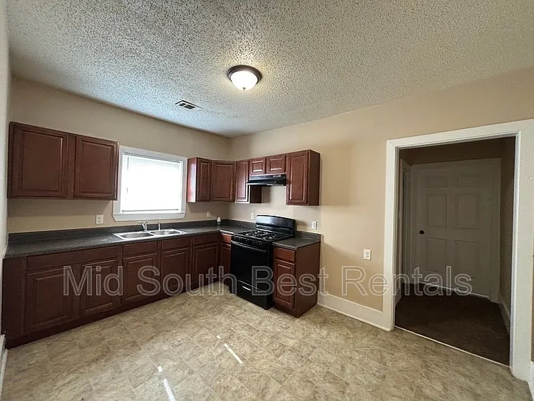 4202 Alma St — Photo 5