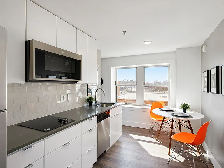 The Netherland Apartments — Photo 6