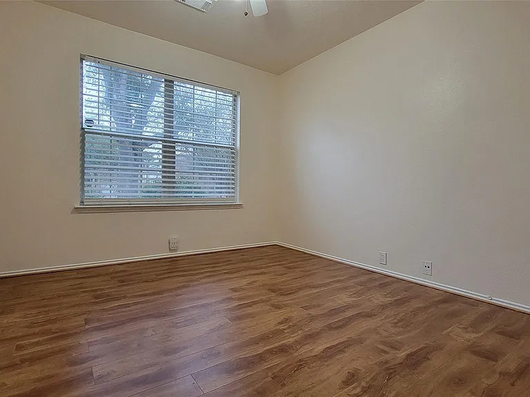 4831 Dark Canyon Ct — Photo 10