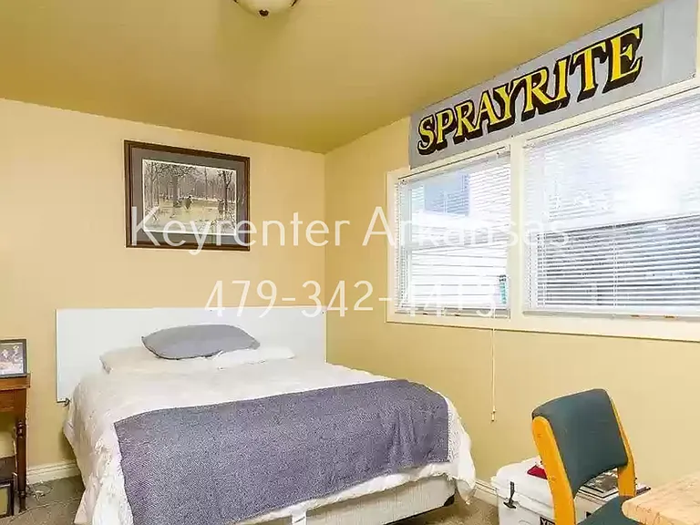 1144 N Vista Pl — Photo 10