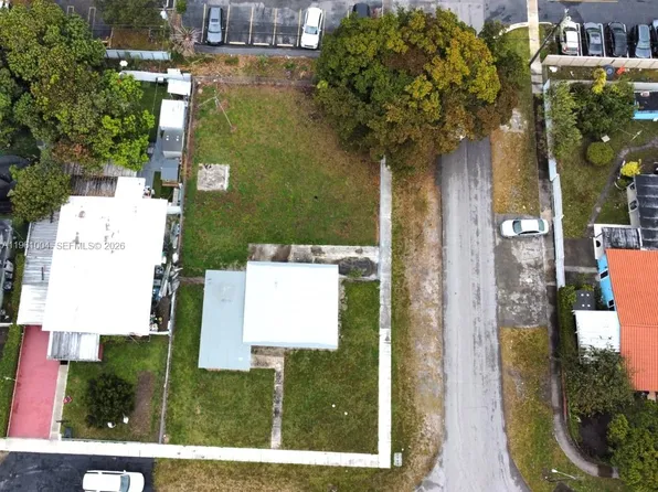 691 E 48th St, Hialeah, FL 33013