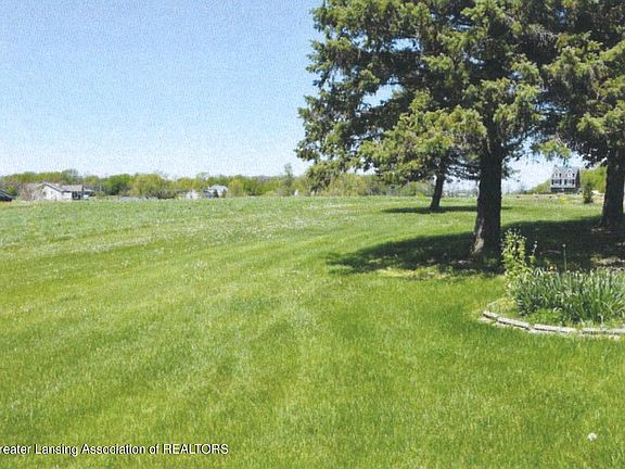 5th image of 9453 Island Hwy