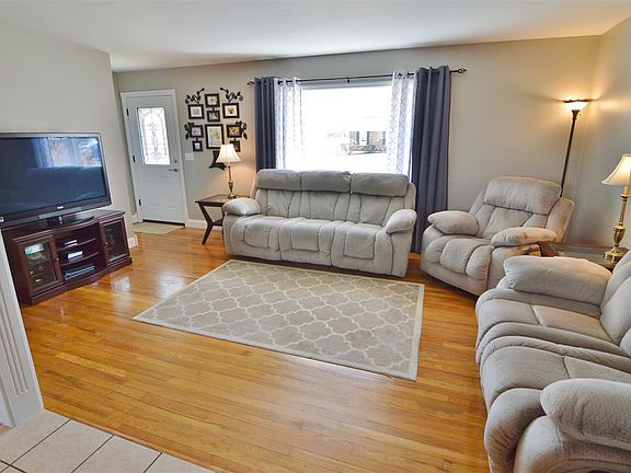 5th image of 66 Roselawn Dr