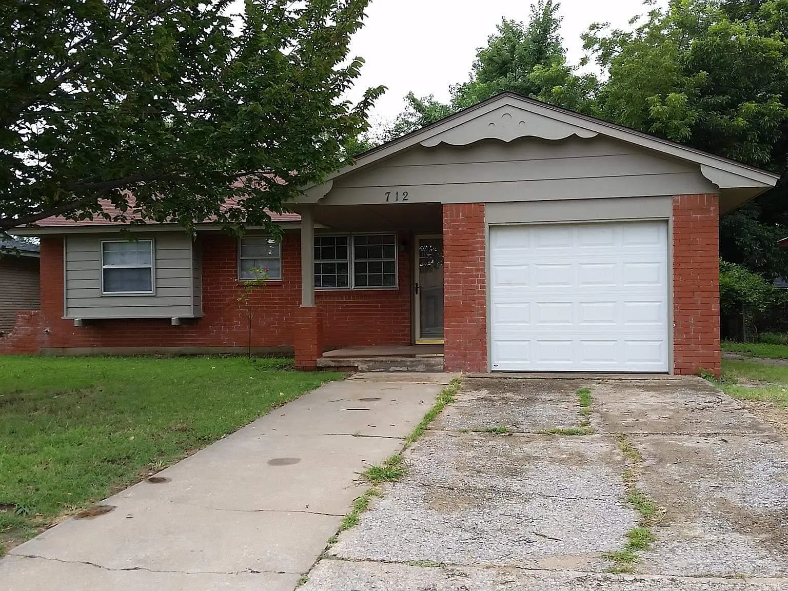 3 bed, 1.5 bath, 950 sqft, $1,250 — Photo 2