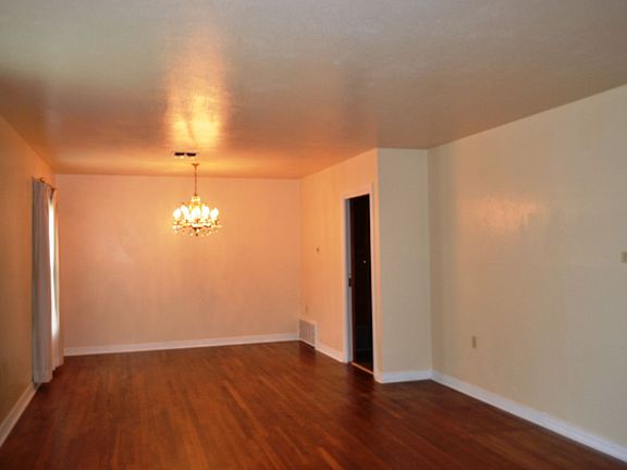 3rd image of 2731 Braemar Dr