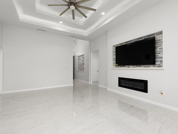 4th image of 6801 Woodlands Ave