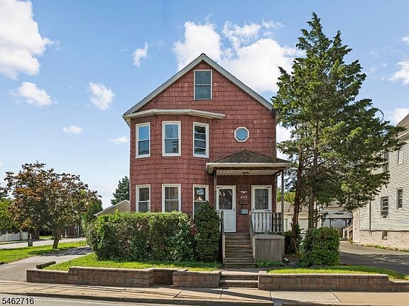 2nd image of 411 Hazel St
