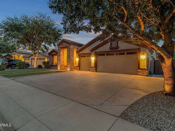 3rd image of 979 E Teakwood Dr