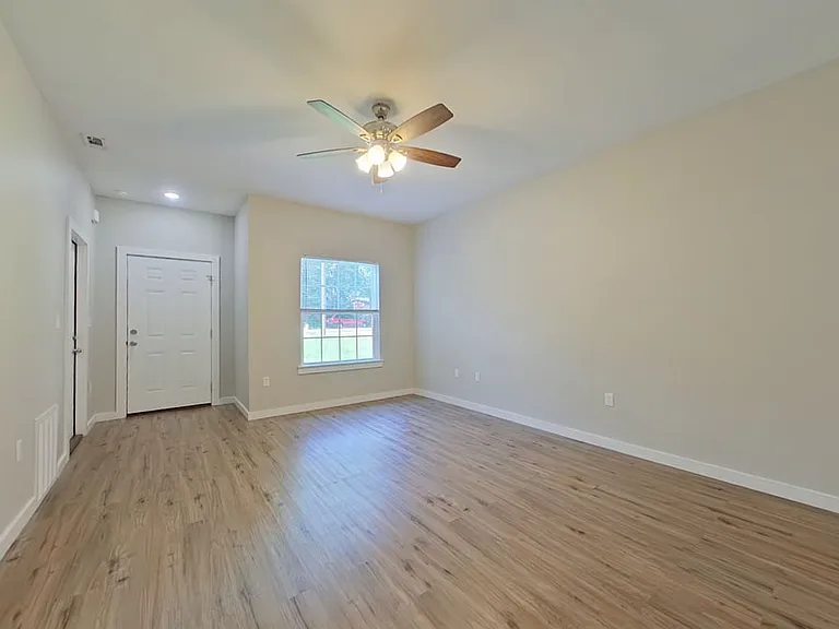 605 E Williams Ave — Photo 5