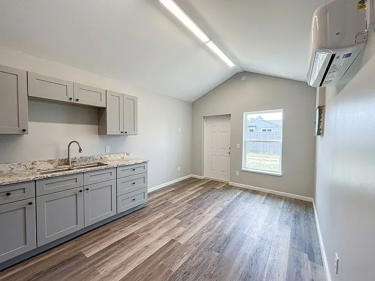 115 SW Avenue F #B — Photo 7