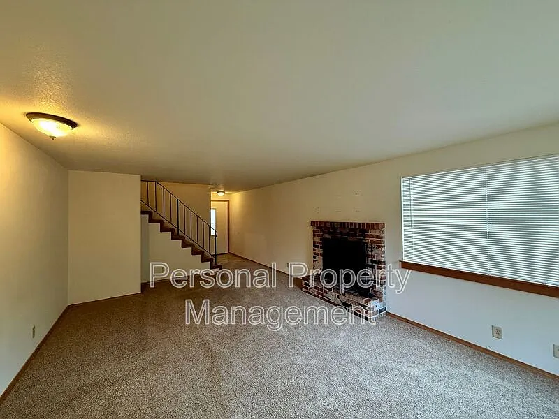 3 bed, 2.5 bath, 1335 sqft, $1,795 — Photo 3