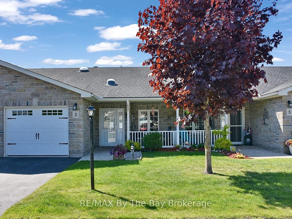 1st image of 3 Garden Grove Cres