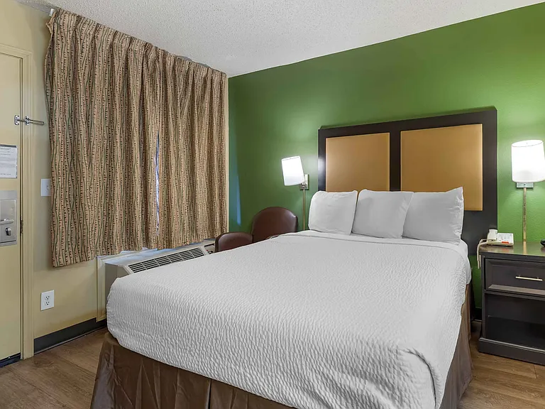 Studio Suite - 1 Queen Bed