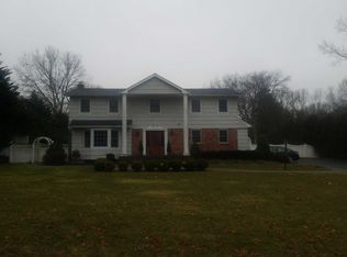 9 Wintergreen Dr W, Melville, NY 11747
