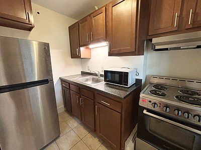4th image of 183 Winthrop Rd #3A