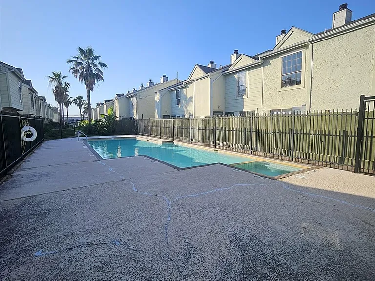8636 Village Of Fondren Dr #8636 — Photo 32