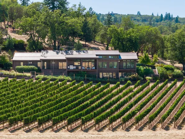 15 Vineyard View Cir, Medford, OR 97501