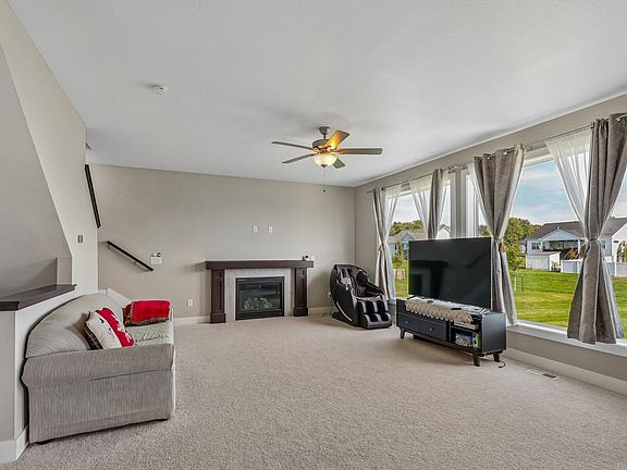 3rd image of 4516 Everest Ave