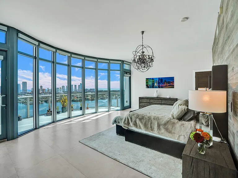 17301 Biscayne Blvd — Photo 21