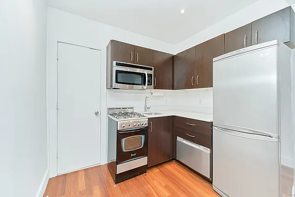 Rented by Living New York | media 9