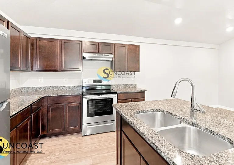 306 Urbana St — Photo 10