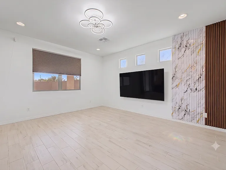 5737 W Getty Dr — Photo 11
