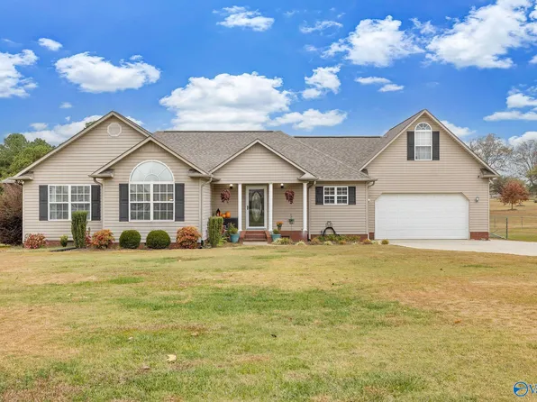 4345 Walnut St, Albertville, AL 35950