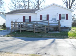 711 Dawson St, Elizabeth City, NC 27909