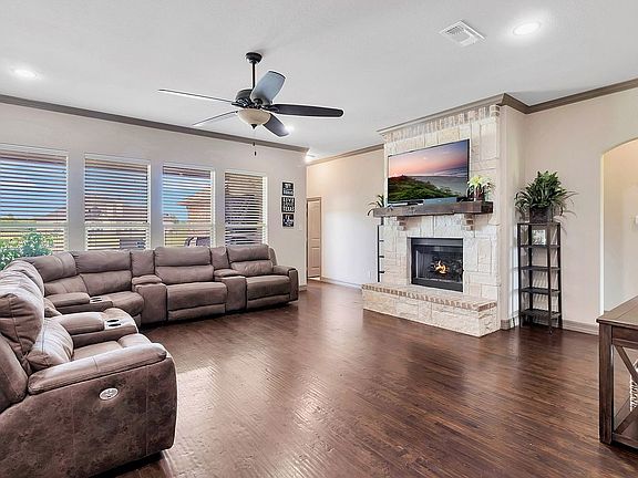 4th image of 1510 Tree Haven Ct