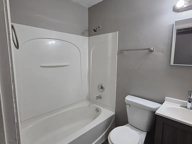 1739 S Glenn St — Photo 5