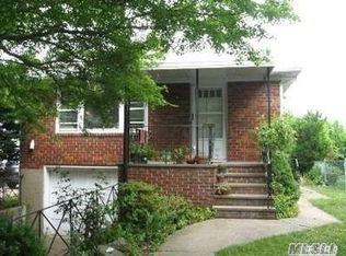 396 Jackson Ave, Mineola, NY 11501
