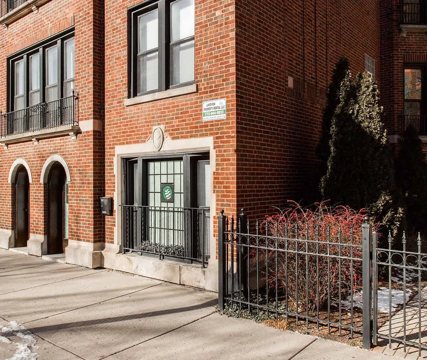 1248 W Addison St — Photo 1