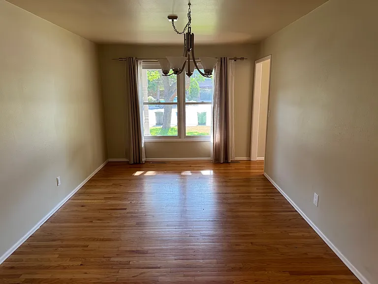 Large dining area and lots of natural light