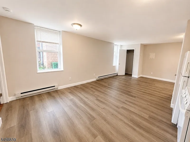 1 bed, 1.0 bath, $1,850 — Photo 3