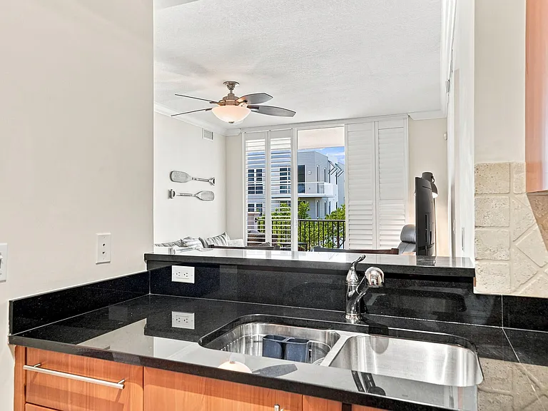 101 SE 20th Ave #501 — Photo 13