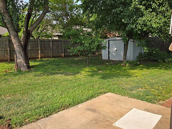 2nd image of 1901 Oakcreek Dr