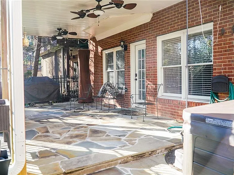 1127 Ashton Bluff Dr — Photo 31