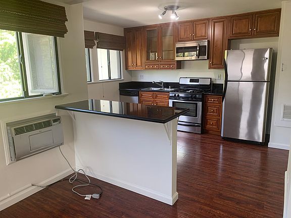 3rd image of 7158 Lexington Ave #7158