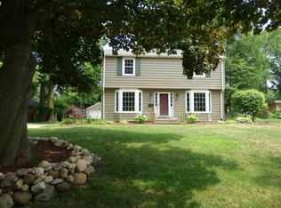 2712 S Twyckenham Dr, South Bend, IN 46614