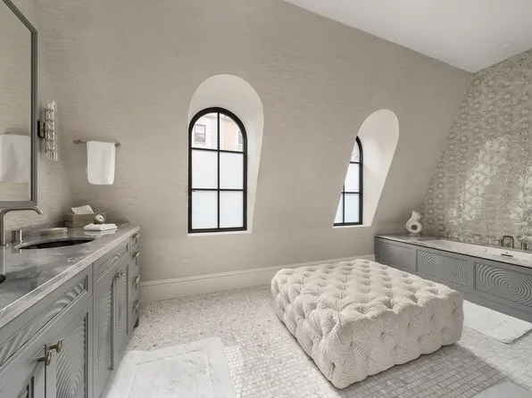 34 East 62nd Street image 16 of 30