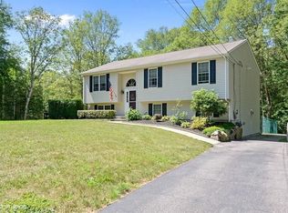 39 King Arthur Dr, Richmond, RI 02892