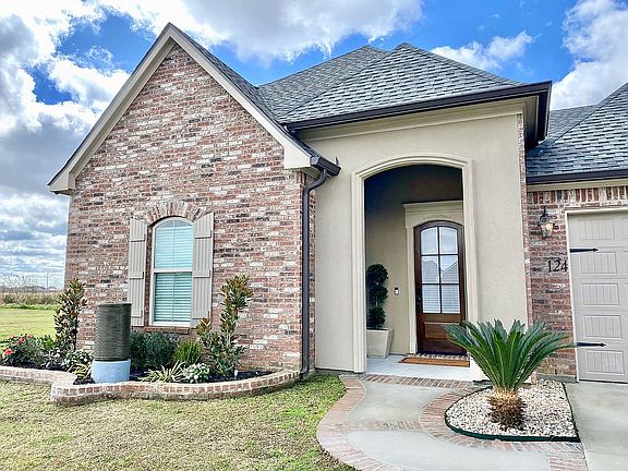 2nd image of 124 Tall Oaks Ln