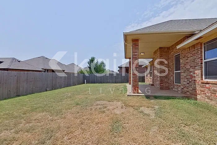 11728 SW 18th St — Photo 18