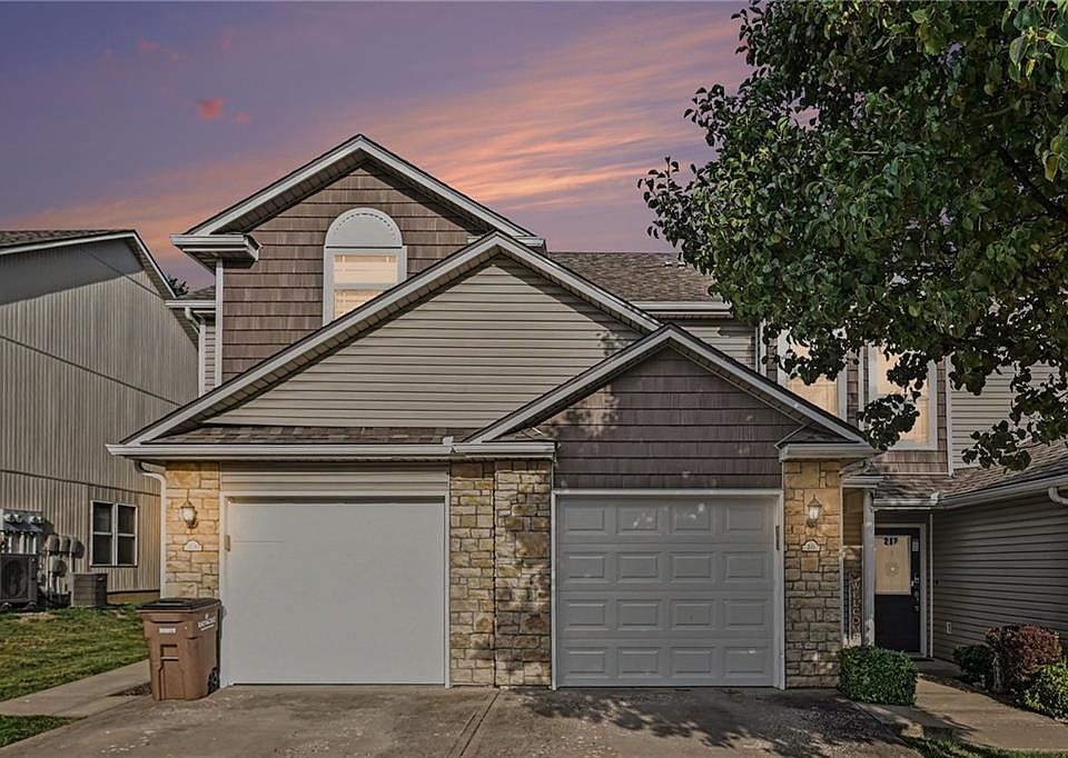 1st image of 210 Pointe Ln