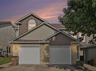 210 Pointe Ln, Raymore, MO 64083