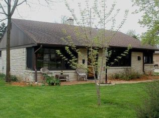 223 Meadow Ln, Hartland, WI 53029