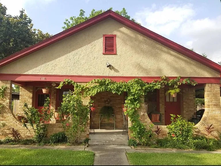 1427 Munger St — Photo 1